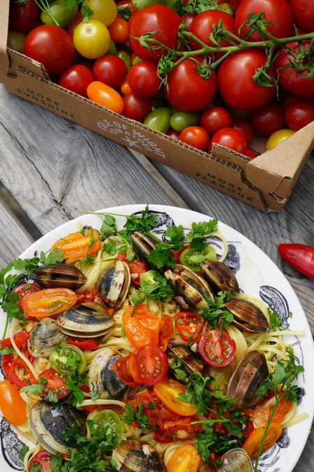 Pasta Vongole: Palourdes & IOW Tomatoes