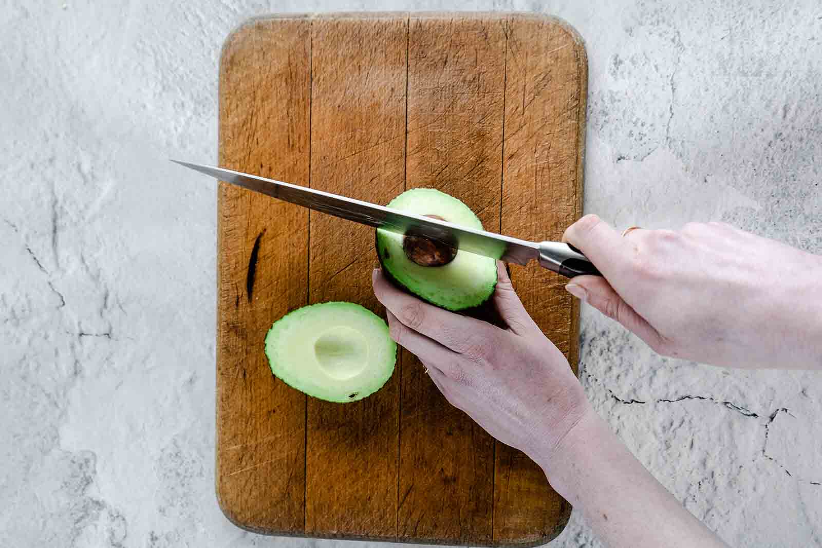 how to take the stone out of an avocado