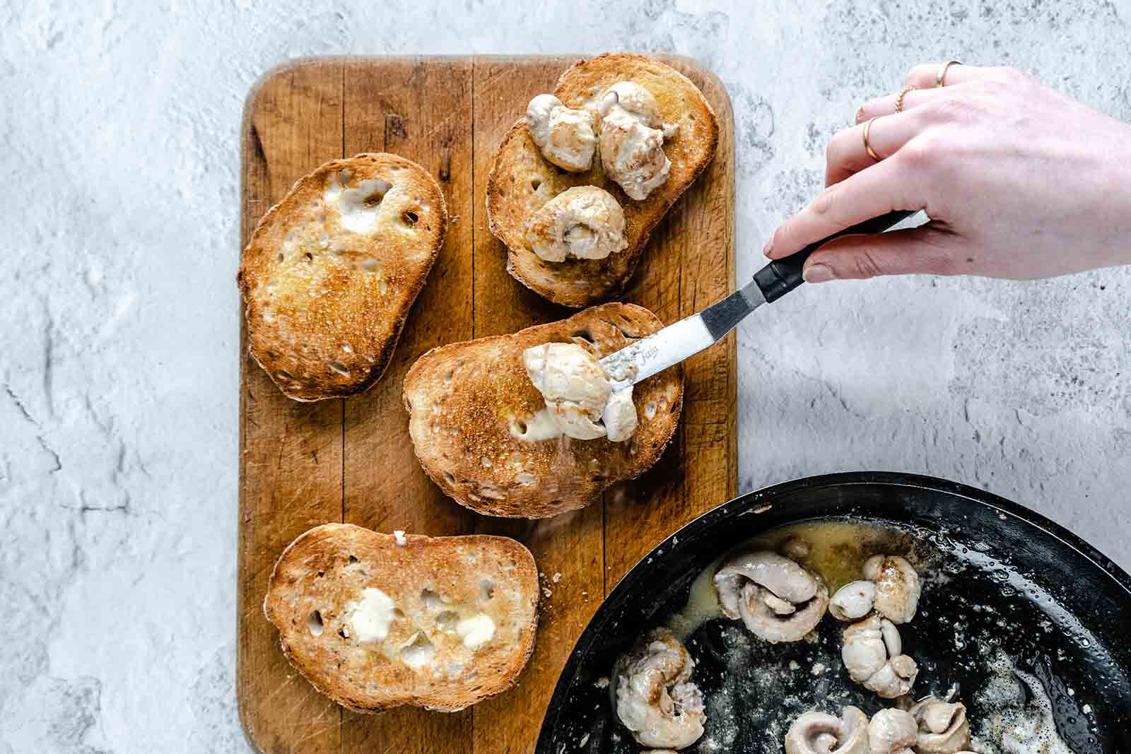 Crostini with herring melts