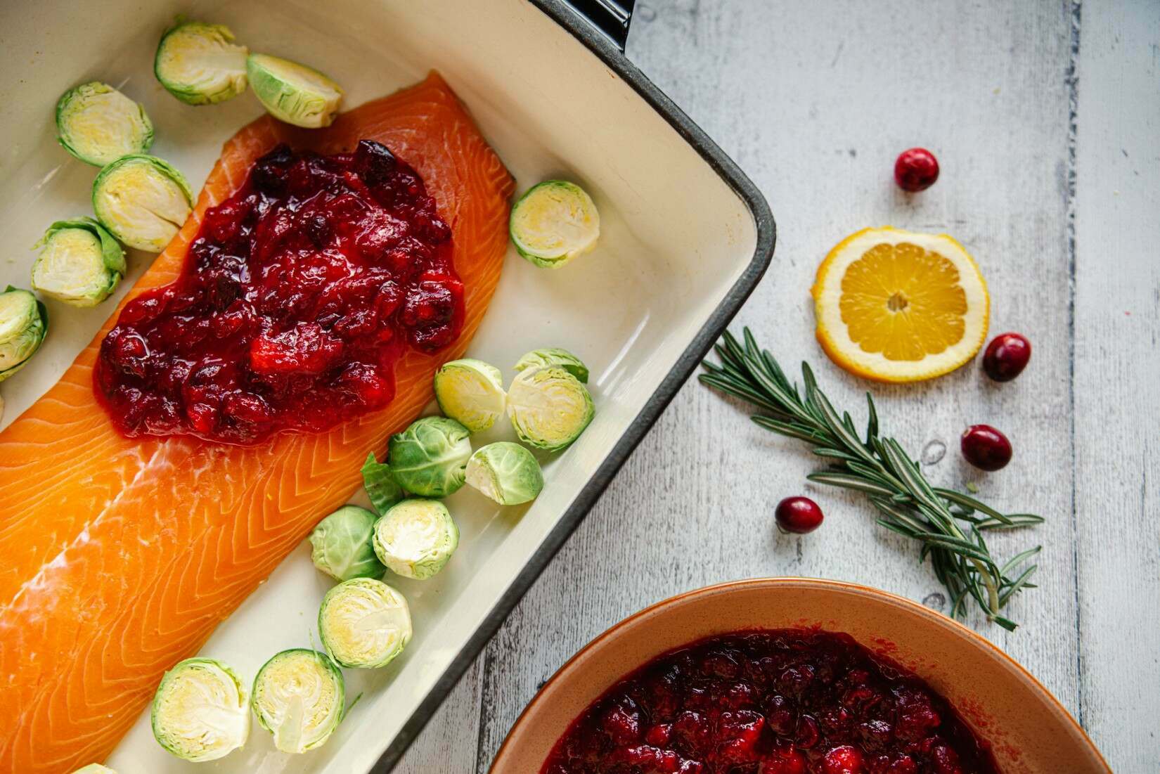 Baked Salmon With Cranberry Sauce